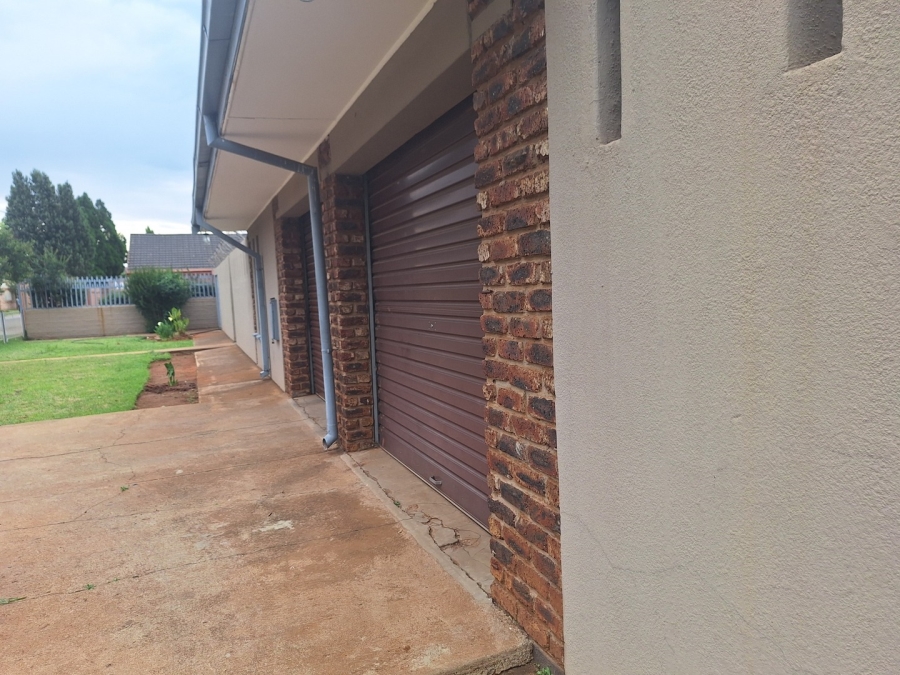 5 Bedroom Property for Sale in Mohadin North West